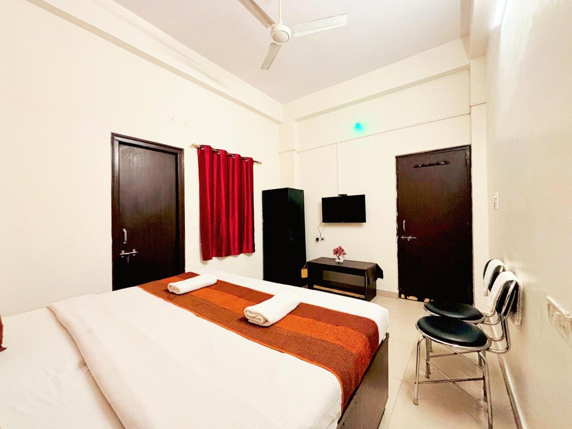Hotel Sunrise Inn Kota  Buitenkant foto